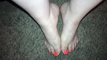 Mini Cumshot on hot sexy feet (Feet Cumshot)